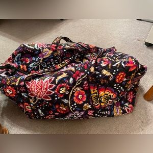Large Vera Bradley Duffle great condition